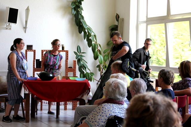 2019-06-25PMSommerfestNachbericht2 Traditionelles Theaterspiel am Sommerfesttag
