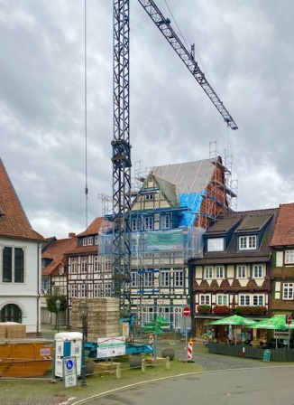 2020-10-29BaumaßnahmenLebensRaum Baukran vor dem Wohnheim LebensRaum