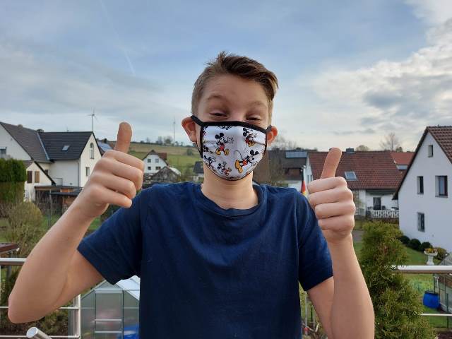 2020-11-27MaskenVonDisney Junge mit Maske