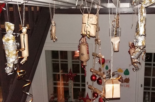 AdventsklaenderWebbild Ein Hänge-Adventskalender