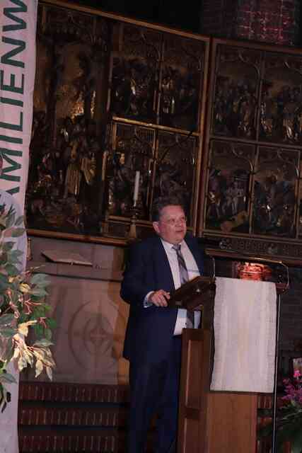Minister Dr Philippi 4